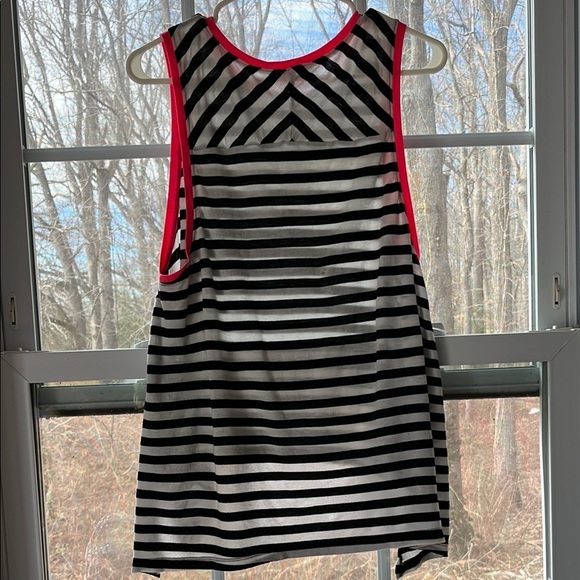 American Eagle Outfitters Asymmetrical Black and White Sleeveless Tank - Picture 5 of 7